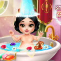 Tắm Cho Công Chúa Bạch Tuyết (Snow White Baby Bath)
